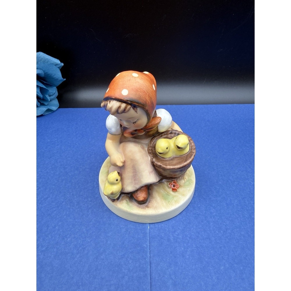 Vintage Goebel Hummel Chick Girl 57/0 TMK-5 Ceramic Figurine‎ West Germany